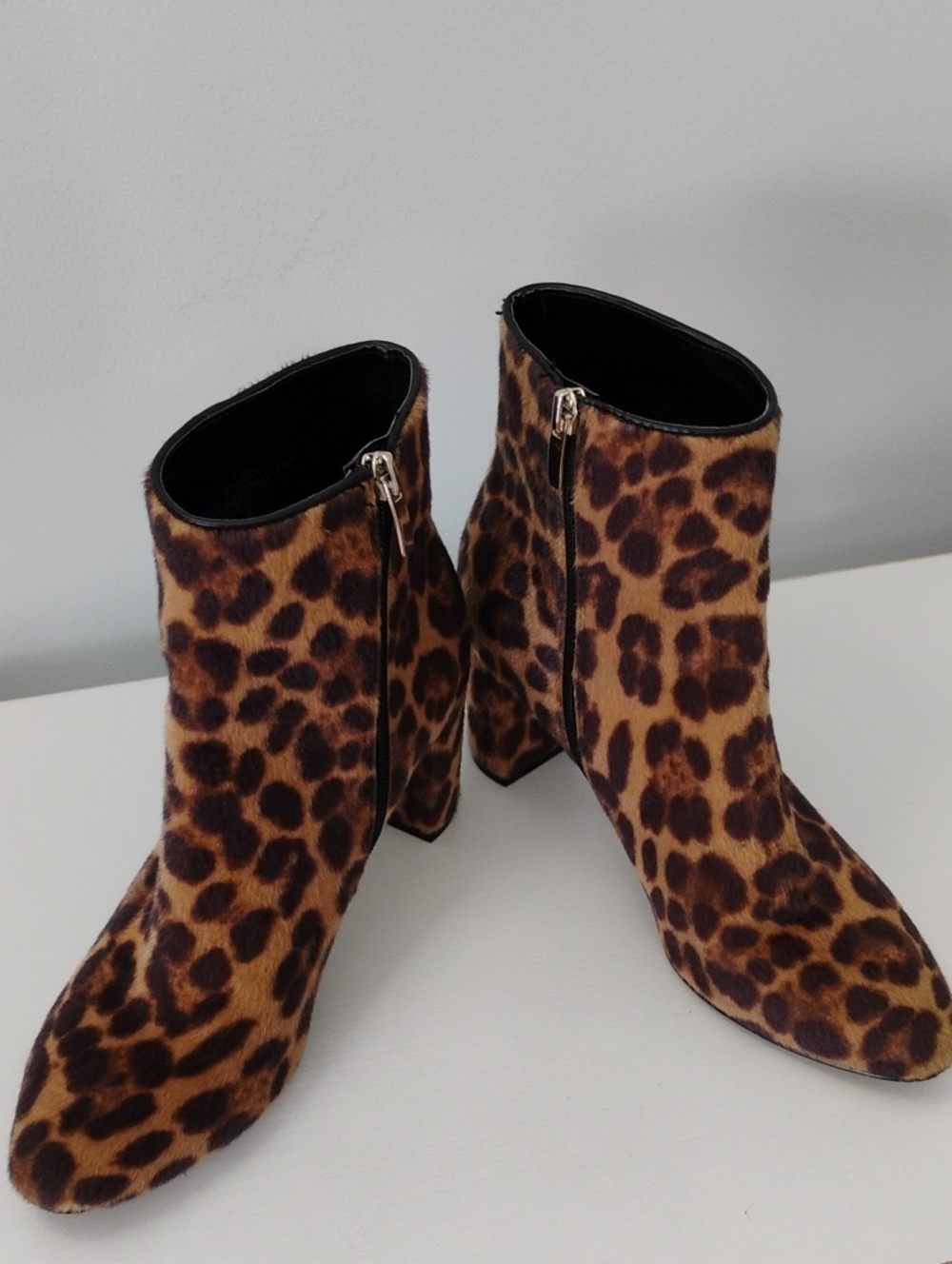 Nine West "Trin" Leopard Print Block Heel Ankle Booties Like New Haircalf 7.5